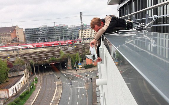 Installation einer Klangattrappe für Mauersegler 