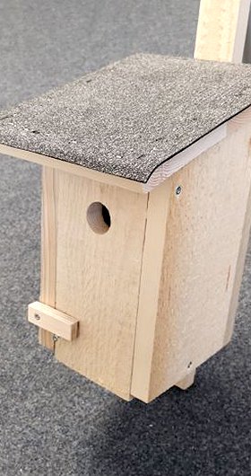 Meisennistkasten aus Holz - fertiges Produkt