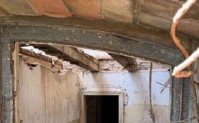 Artenschutzprüfung: Fledermäuse an ruinösem Gebäude – Zimmerdecke