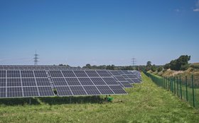 Solarpark in Landschaft