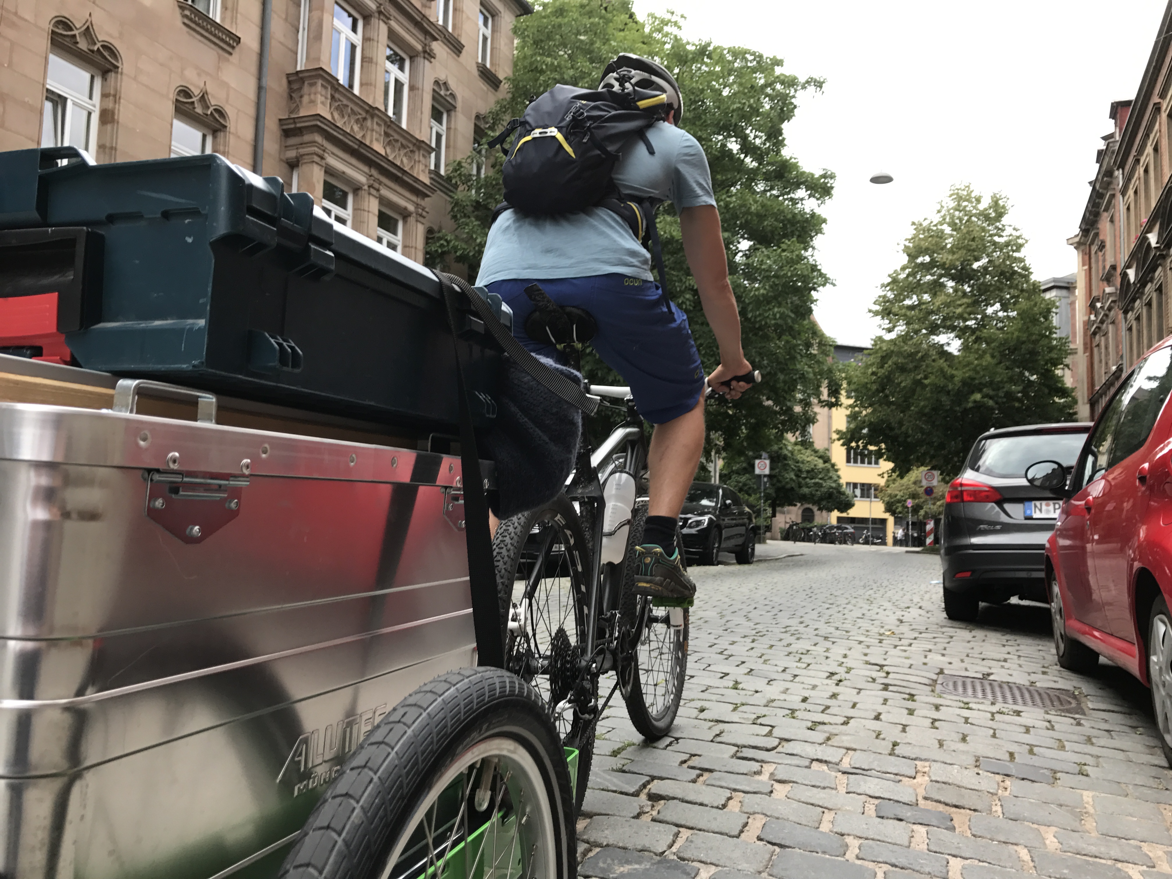 Der Hinterher Anhänger ist an fast jedem Fahrrad anbringbar